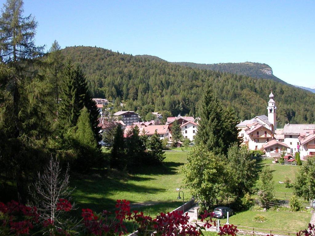 Hotel Martinella Folgaria Exterior photo